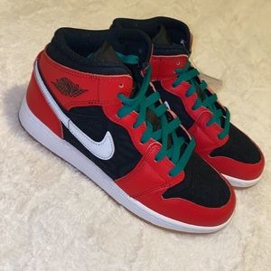 🎉 HP🎉 NWT Black and Red Air Jordan 1 Mid